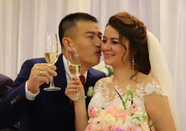 听说中俄通婚一年上万对，中国男人娶了洋媳妇，婚后却傻眼了！


体味重、体毛密、