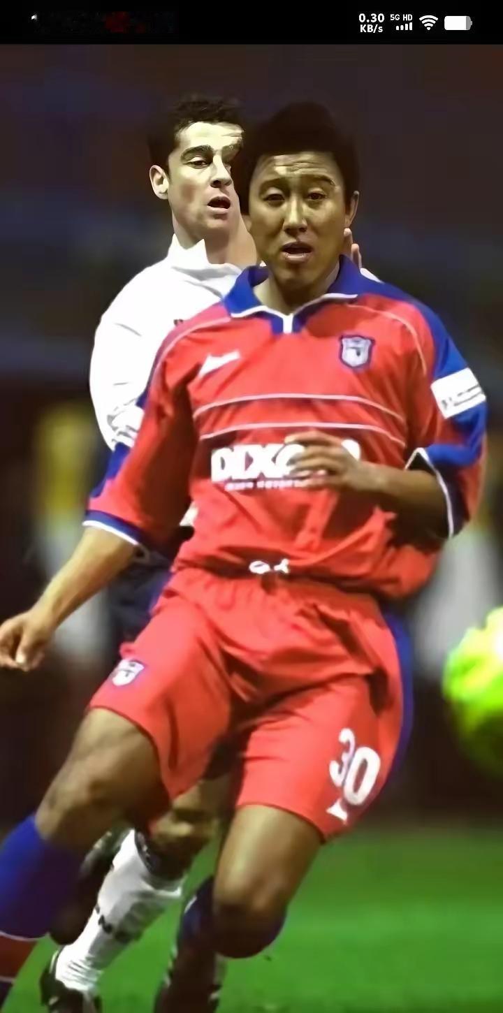 同是大连球员，一个留2710万体面离场，一个欠28万丢尽信用！张恩华踢了12年球