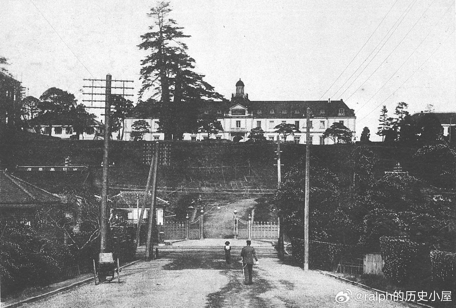 1907年位于东京的日本陆军士官学校。该校1874 年正式成立，日本近代军队中的
