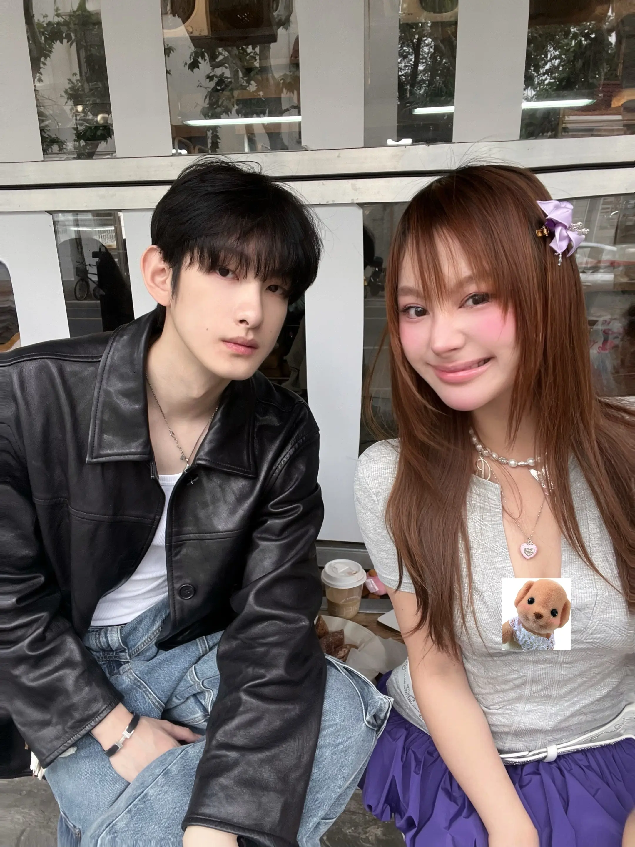 给我们兄弟俩拍张照。