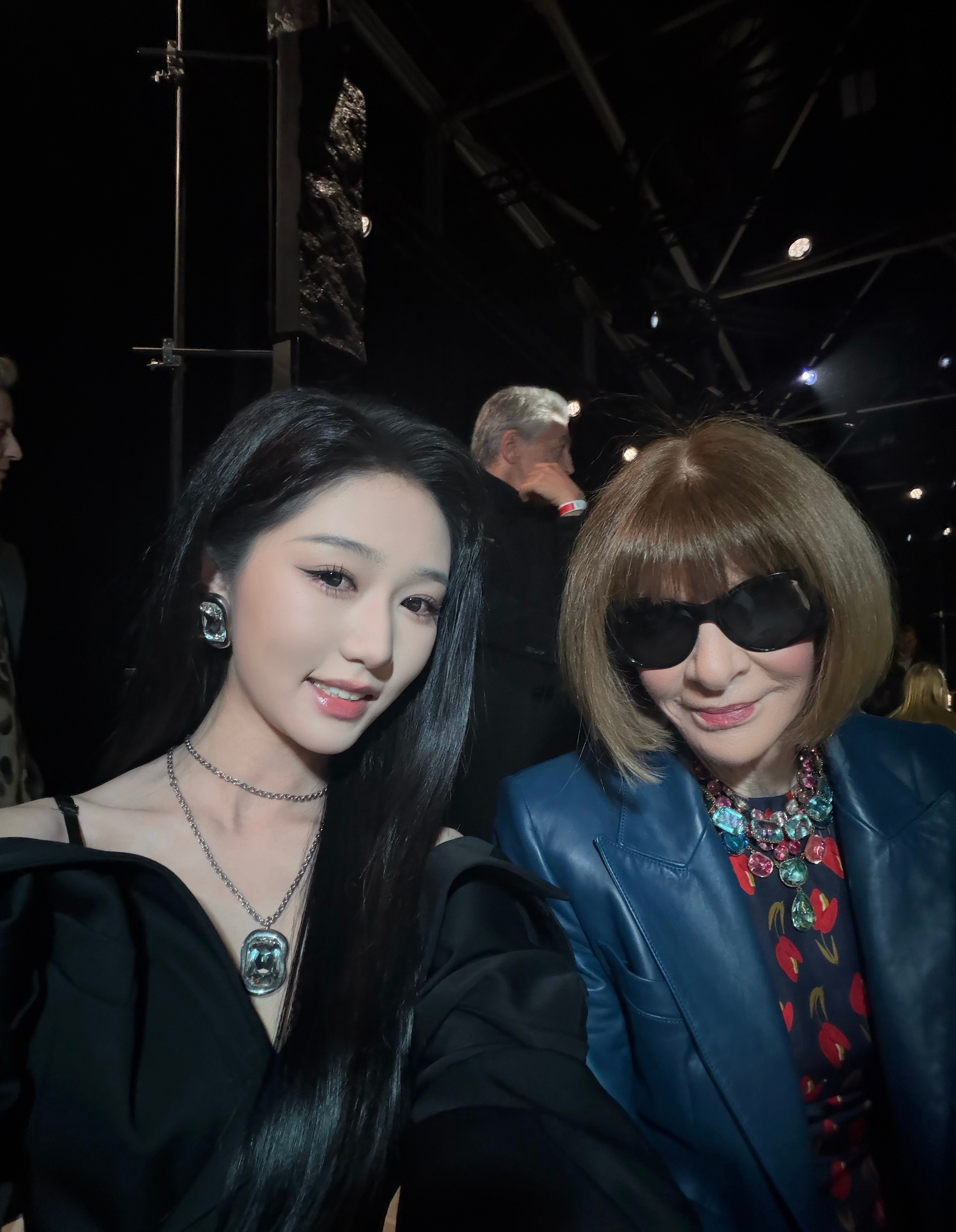 滴 ！你婷已打卡时装周著名景点 📍 