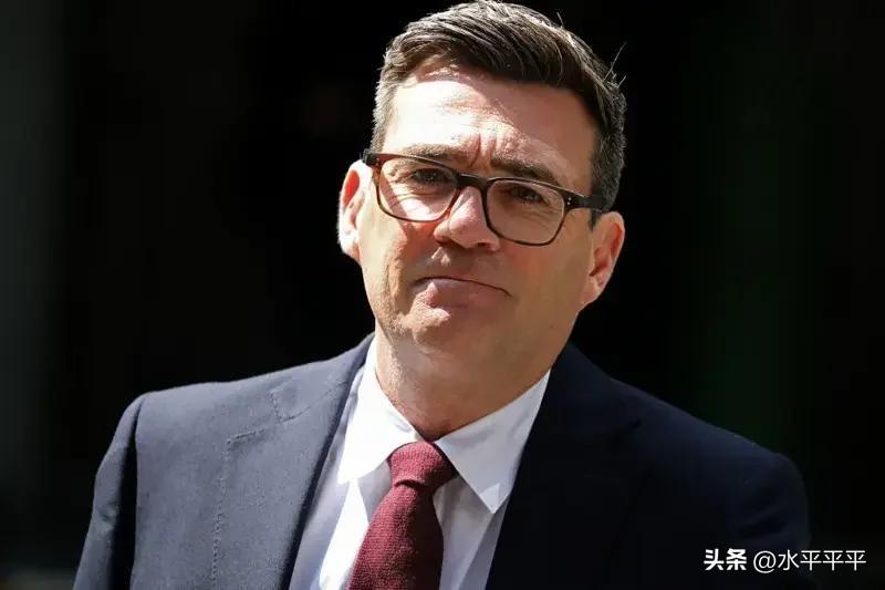社会主义，救英国？
不出意外，7月17号刚刚当选工党党首的伯纳姆先生将在7月20