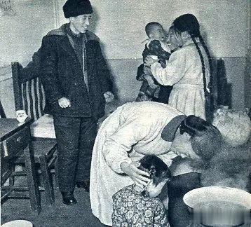 像在家里一样——1959年的北京

像在家里一样
“新社会店如家，亲身体会在大华