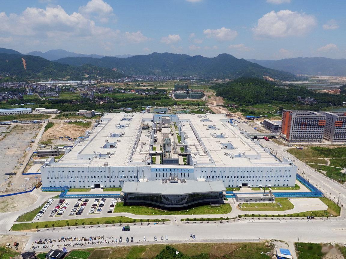 能量密度是衡量电池技术的核心指标今天是宁德时代2026超级科技日重磅登场，以材料