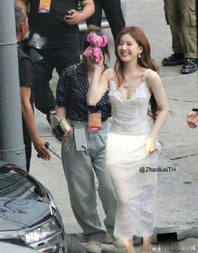 这车灯的设计，不会是故意的吧？ 