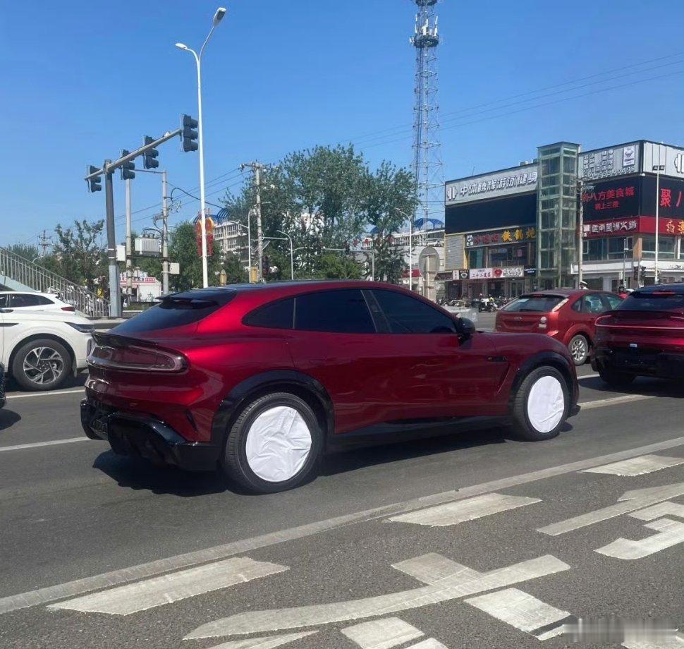 小米YU7GT这轮毂怎么盖住了