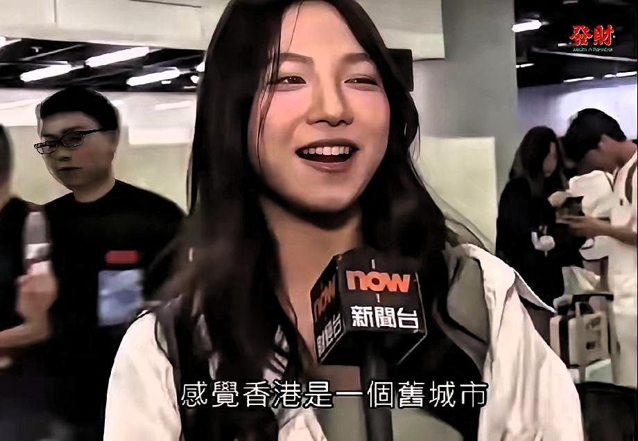 2026年4月，一段采访把香港网民干破防了​，镜头前，一个重庆妹子被问及来港旅游