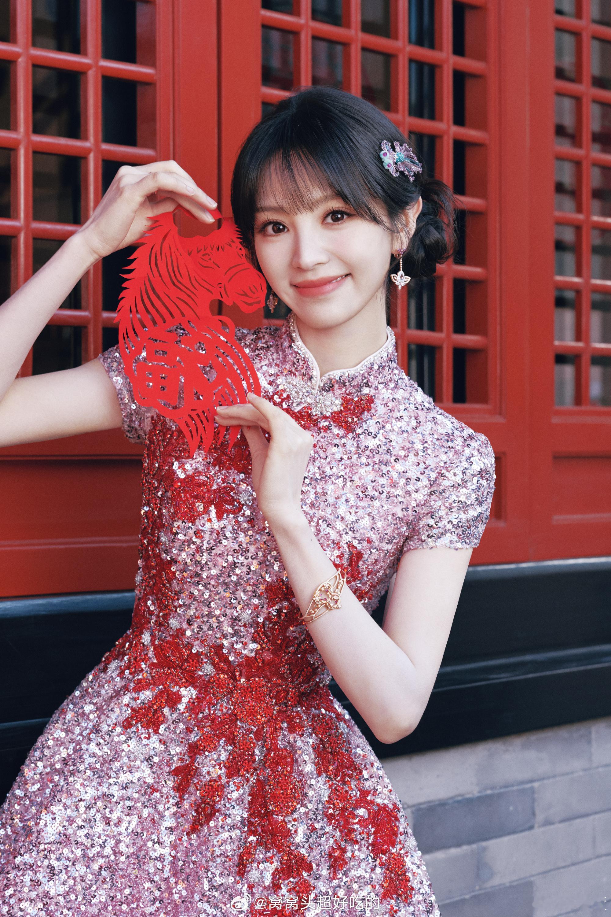 田曦薇给大家发了80000多红包.. 虽然我没抢到，但是这个细微很大方啊女明星里