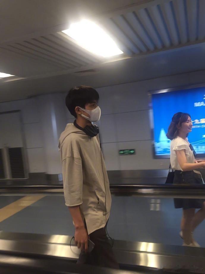 十六岁的宋威龙 宋威龙颜值巅峰从来不怕考古 十六岁的宋威龙，宋威龙颜值巅峰从来不