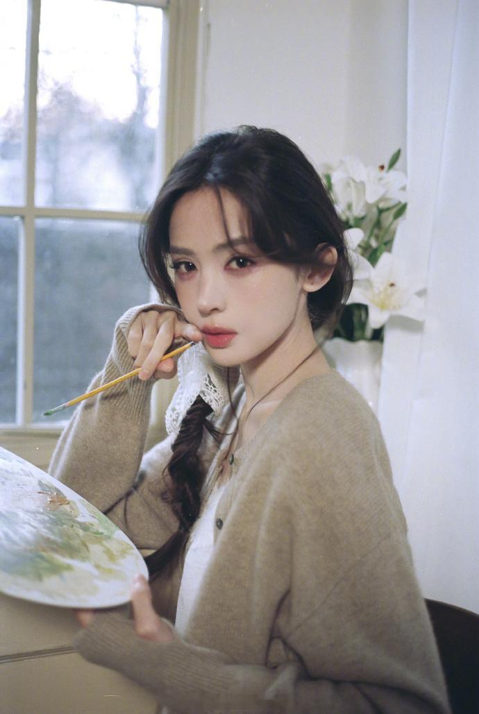 派酱安利 被娜扎扇爽了 姐姐的美貌一眼惊艳，每一张照片都在散发魅力。期待更多造型