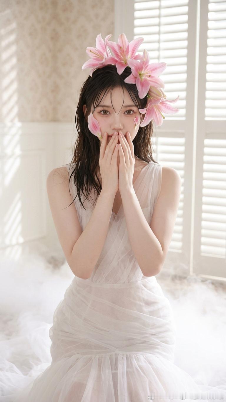 漫剧赛道迎来杜华和她的AI女团乐华首部AI女团漫剧内娱漫剧卷起来了！杜华带队 A