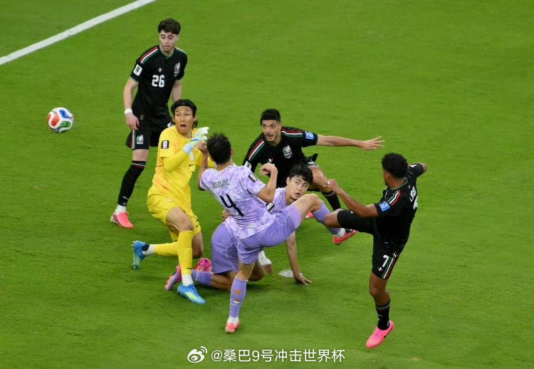 墨西哥1比0韩国墨西哥提前锁定小组第一美加墨世界杯小组赛A组第2轮，东道主墨西哥