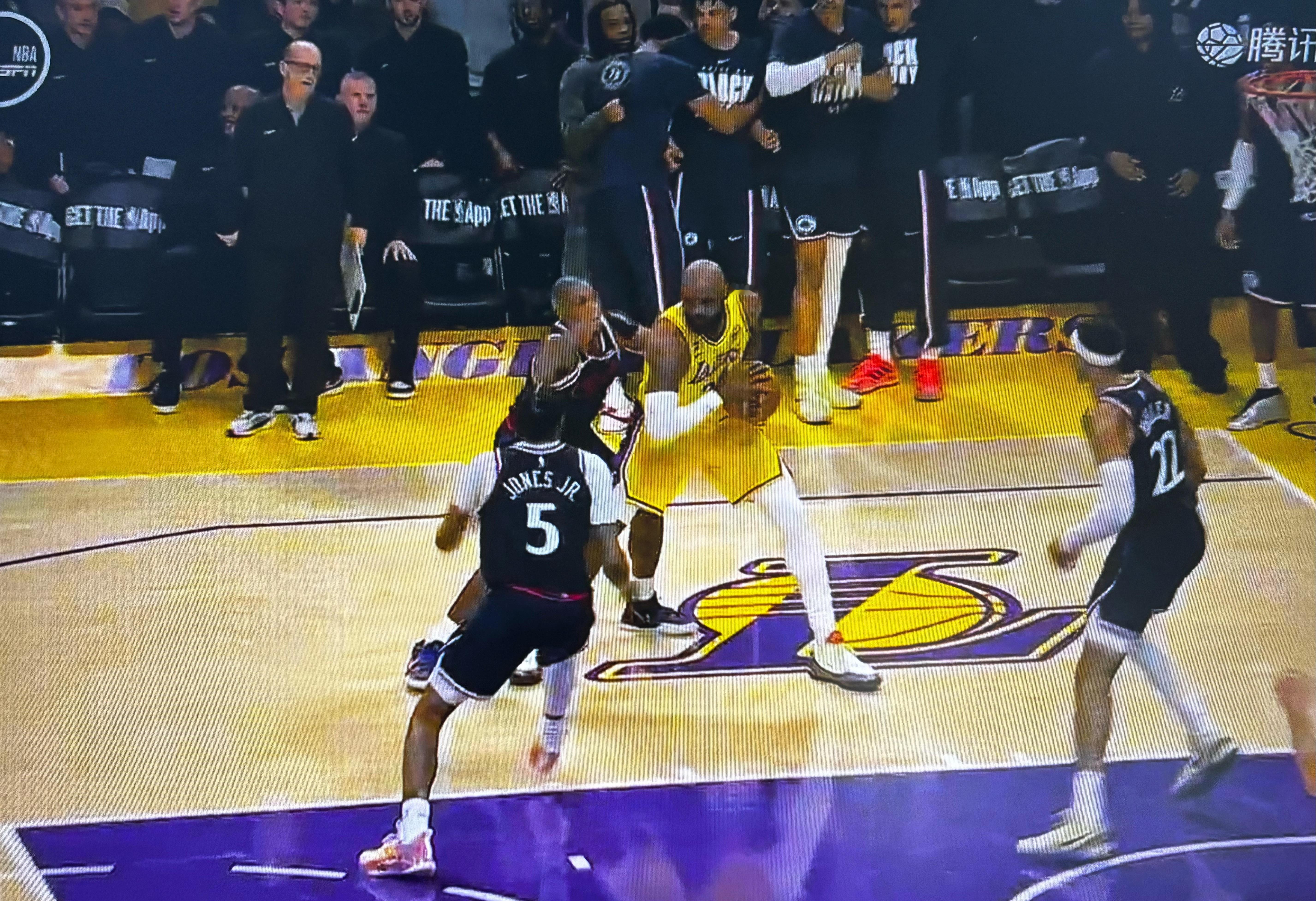 湖人惊险战胜快船，拿下全明星后第一场比赛的胜利！ nba