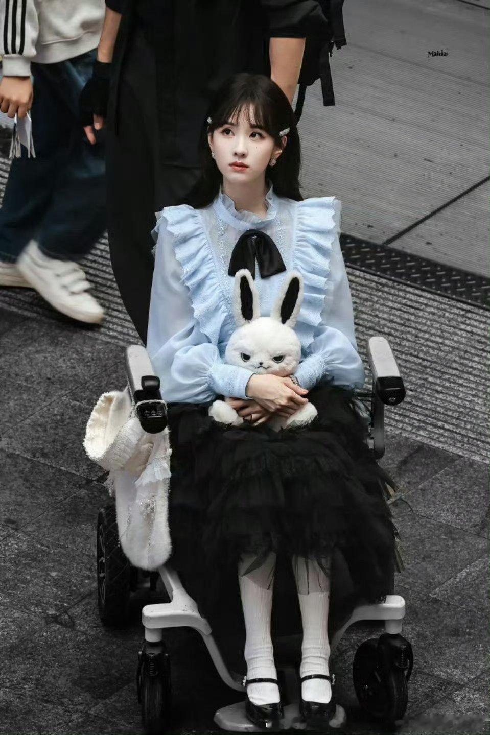 玩偶不大修脸感觉动态好看不到哪儿去演员还是老了些 
