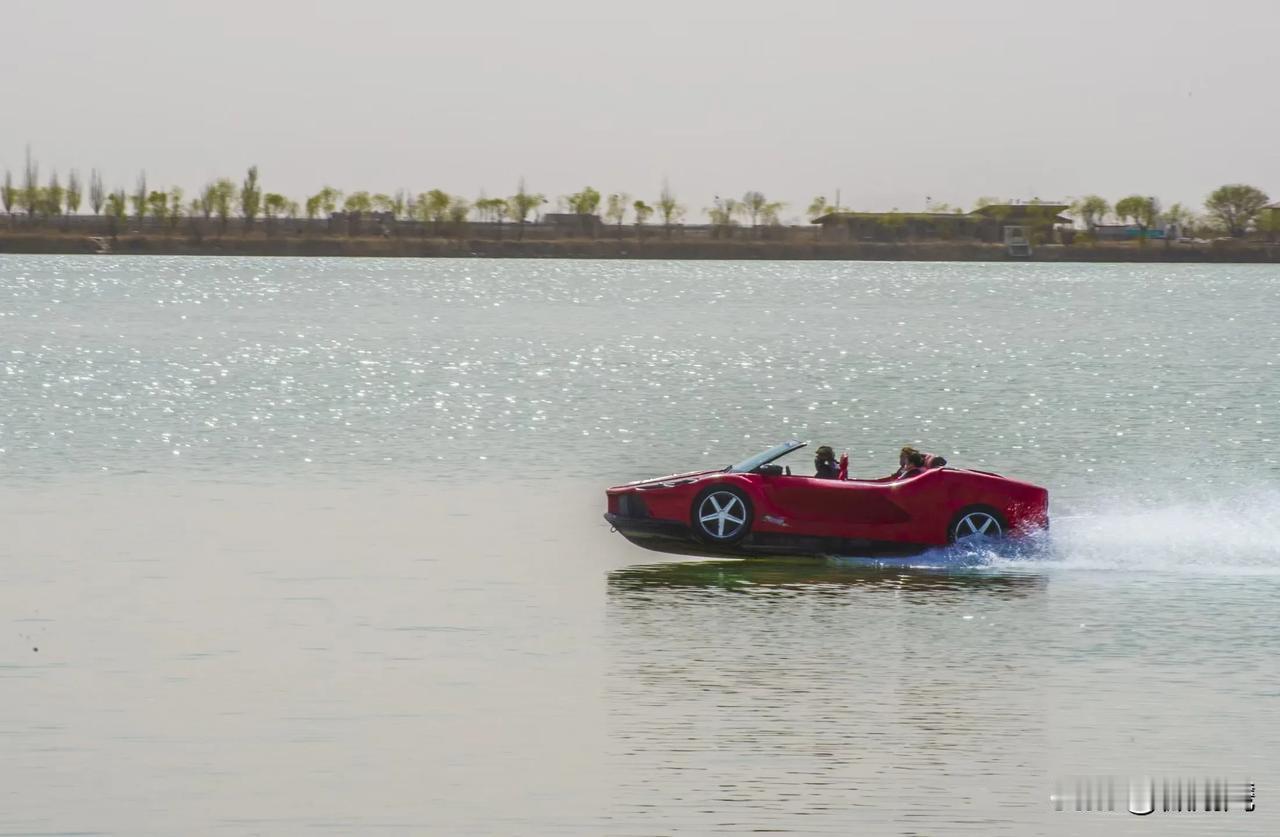 起猛了，看见一辆法拉利在水面上狂飙[捂脸]