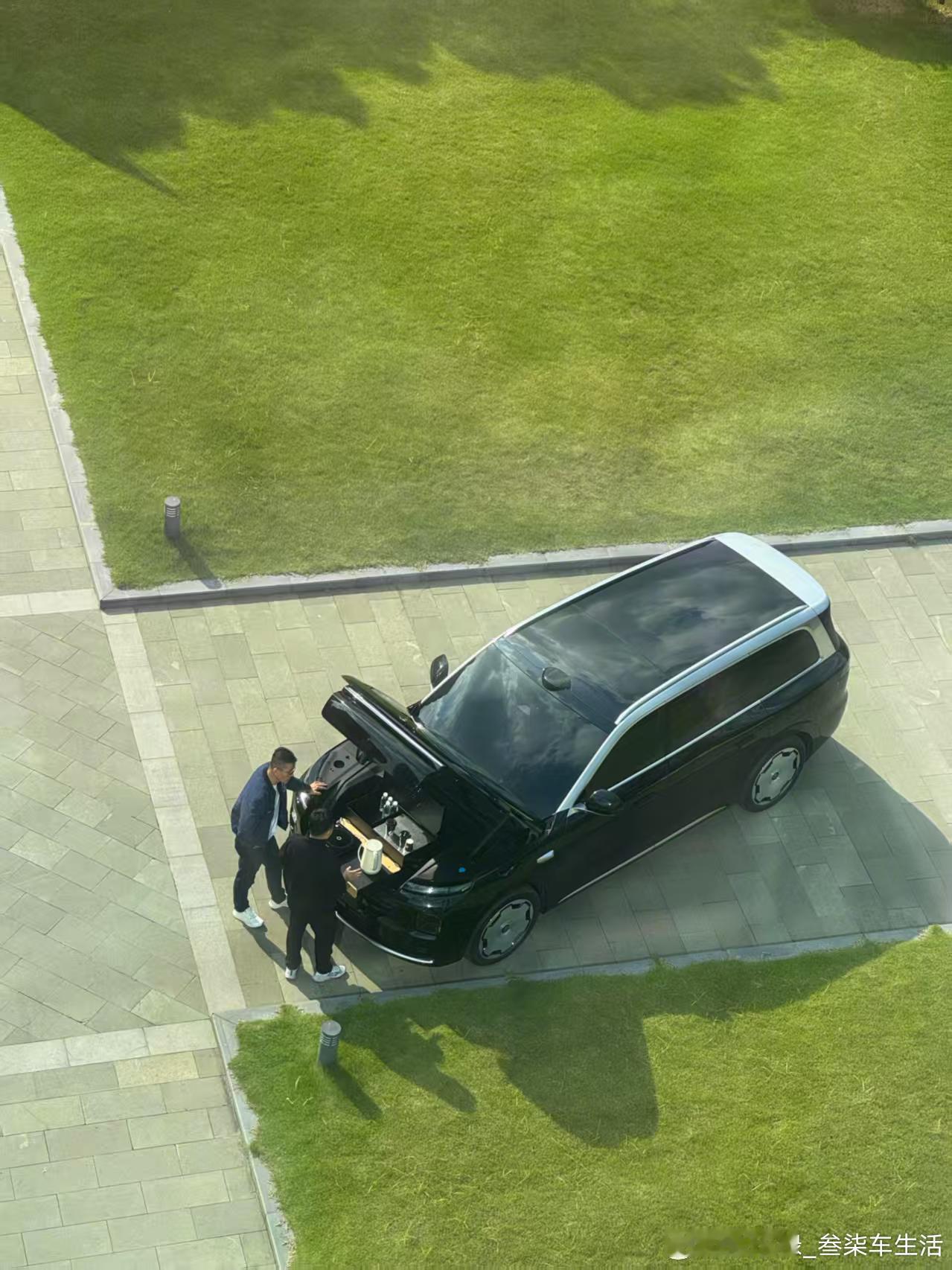 零跑D19的前备厢是真的大，居然可以喝茶