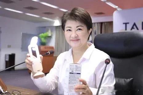 蓝主席政见发表会六位候选人到齐，但卢秀燕不表态， 背后仍是暗潮汹涌！

国民党主