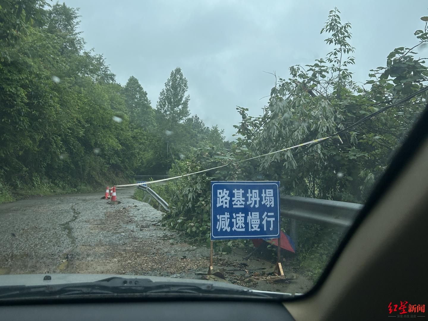 【#女村支书耳环风波背后#：一个暴雨重灾区的“幸运村”｜在场】#有爱心人士物资指