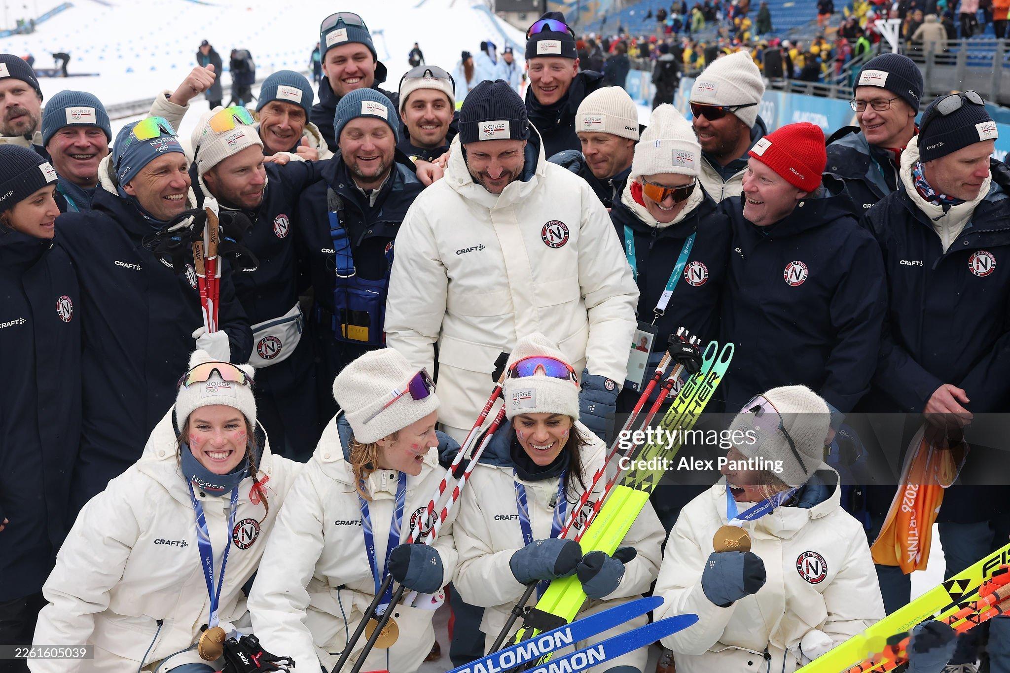 挪威王室 🇳🇴2月14日，哈肯王储观看冬奥会4×7.5公里接力赛和男子大跳台