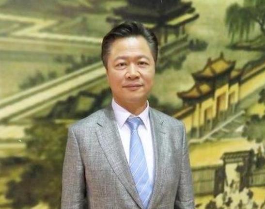 不用担心赖岳谦了！
福建聘他当客座教授，
央视还有稳定工作！


从此以后，
赖