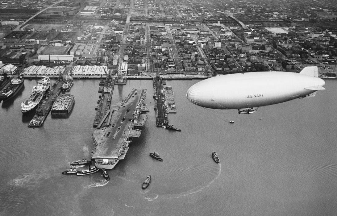 1954年12月11日，世界上第一艘超级航母：福莱斯特号航母，在美国弗吉尼亚州纽