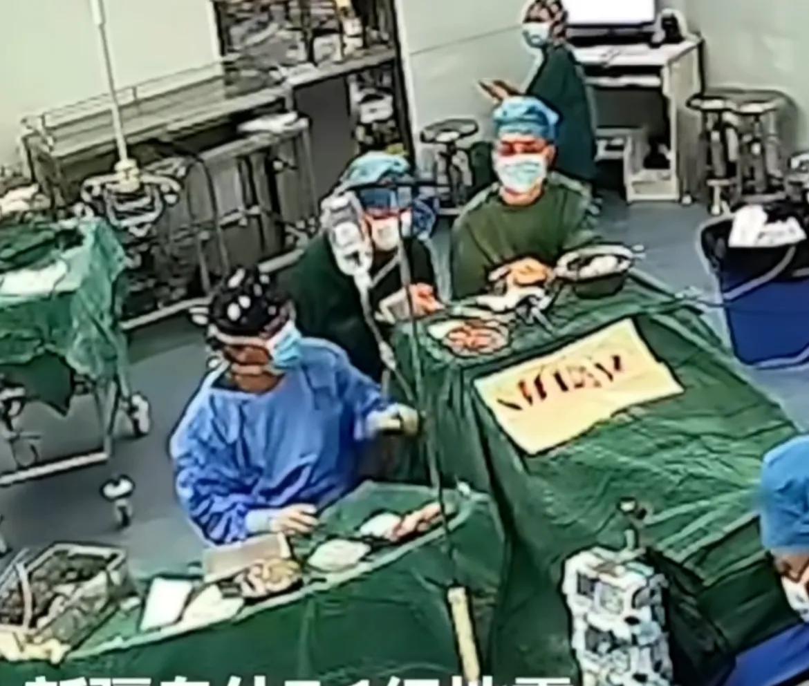 新疆乌什7.1级地震，医护临危不乱，坚持为患者完成开颅手术！网友们纷纷为此点赞！