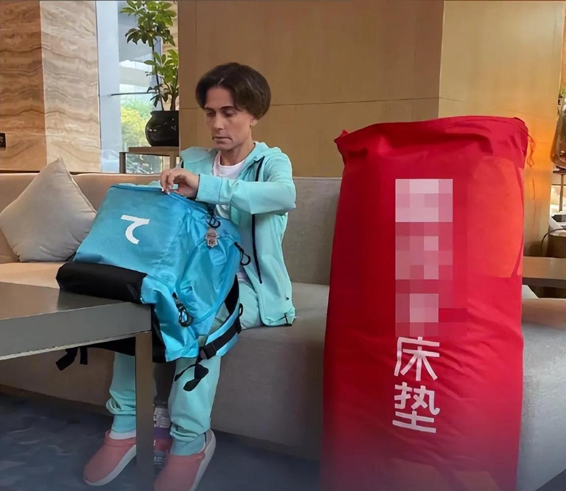 谁能想得到！

亚运会结束后，各国运动员回国的时候，竟然将组委会提供的包括床垫、