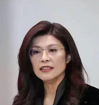 郑丽文这是要自毁形象吗？！
一向树立的好形象仅仅是为了给自己拉选票吗？面对刚刚启