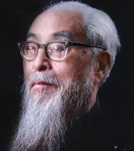 1985年，冯友兰过90大寿，请梁漱溟来，梁漱溟开始说天气不好，拒了。后来，他直