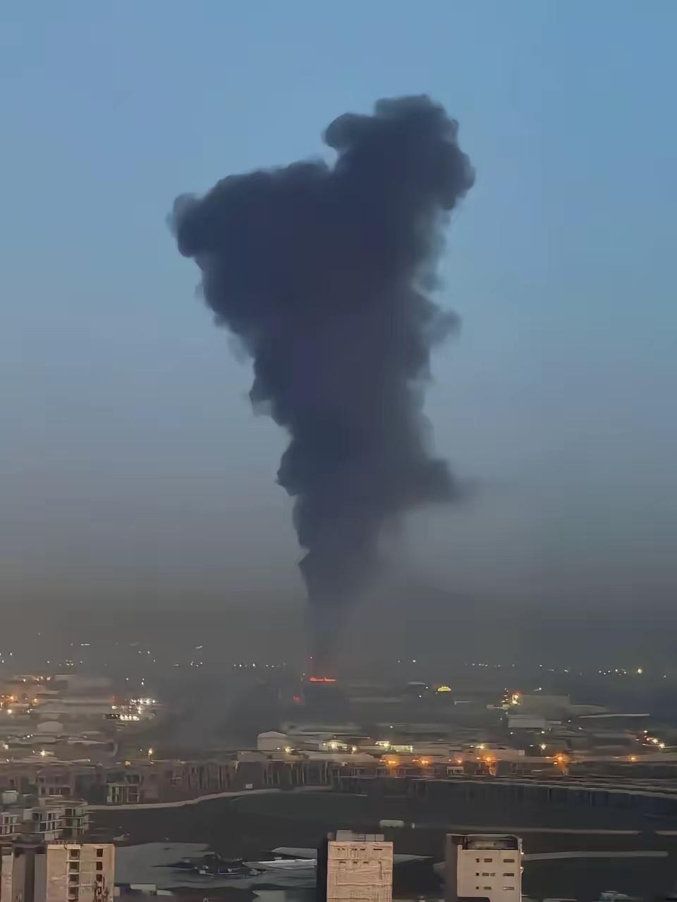 哈神第一时间被斩首，
按老特的想法，周六斩首，周天妥协，周一正常股市开盘！

伊