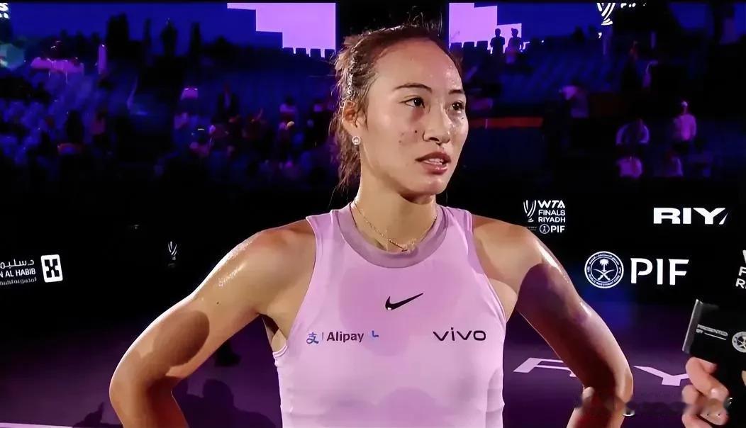 郑钦文以2-1的比分战胜莱巴金娜后，在接受媒体采访时，坦诚地分享了自己的深刻感受