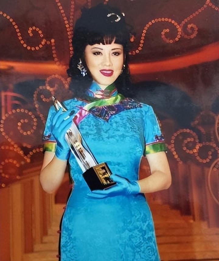 这宫雪花的人生可是个传奇啊！从36岁在法国夺冠，到47岁在香港娱乐圈混得风生水起