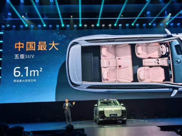 说实话， 岚图泰山 X8 一直是我比较关注的车。之前看大五座 SUV，总觉得 “