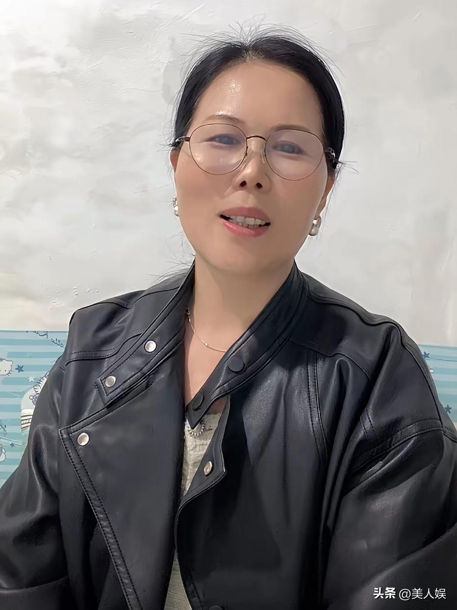 短期之内小杨阿姨不会离开汪家，但有可能不再回湾湾。

小杨阿姨在台湾一手带大了汪