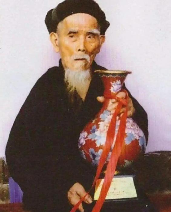 中国长寿之王”龚来发去世，终身未娶活到133岁，匪夷所思的是，他有一个公认的“坏