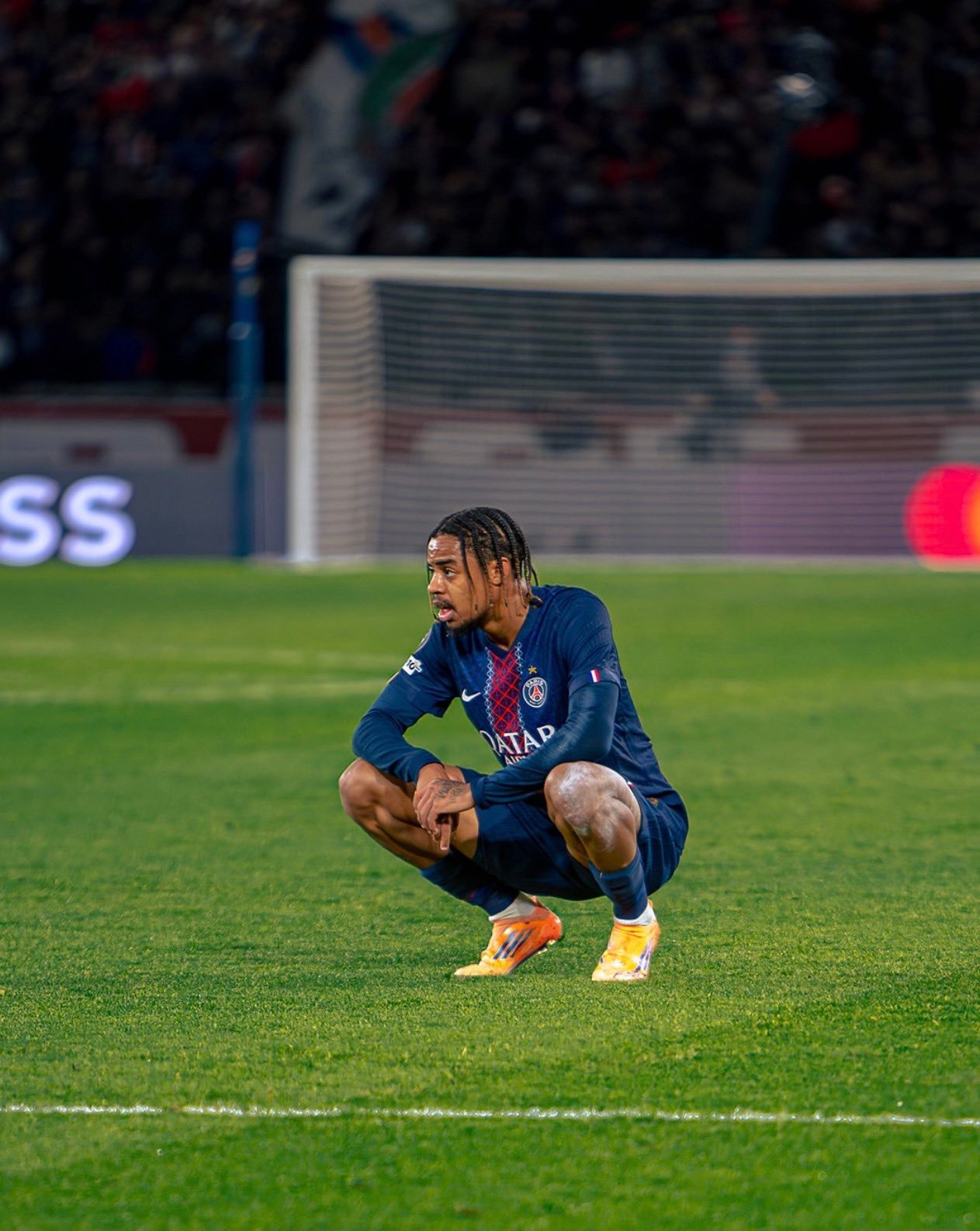 法国球迷俱乐部[超话]  巴尔科拉也缺席了训练伤情未知巴黎圣日耳曼 ​​​