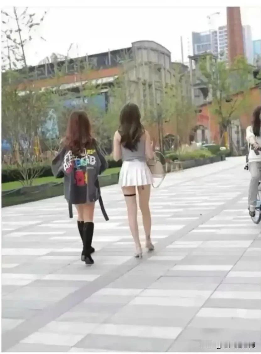不懂就问:为啥女生会在腿上绑个带子呀？到底有什么用途呢？