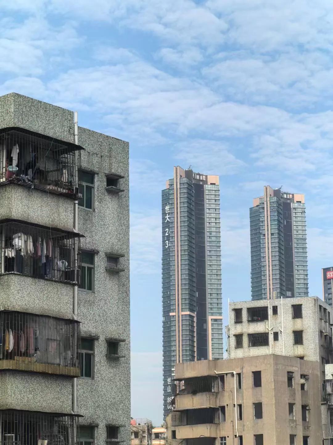 在深圳这座充满活力与创新的城市里，南头古城宛如一部活着的史书，静静诉说着往昔的故