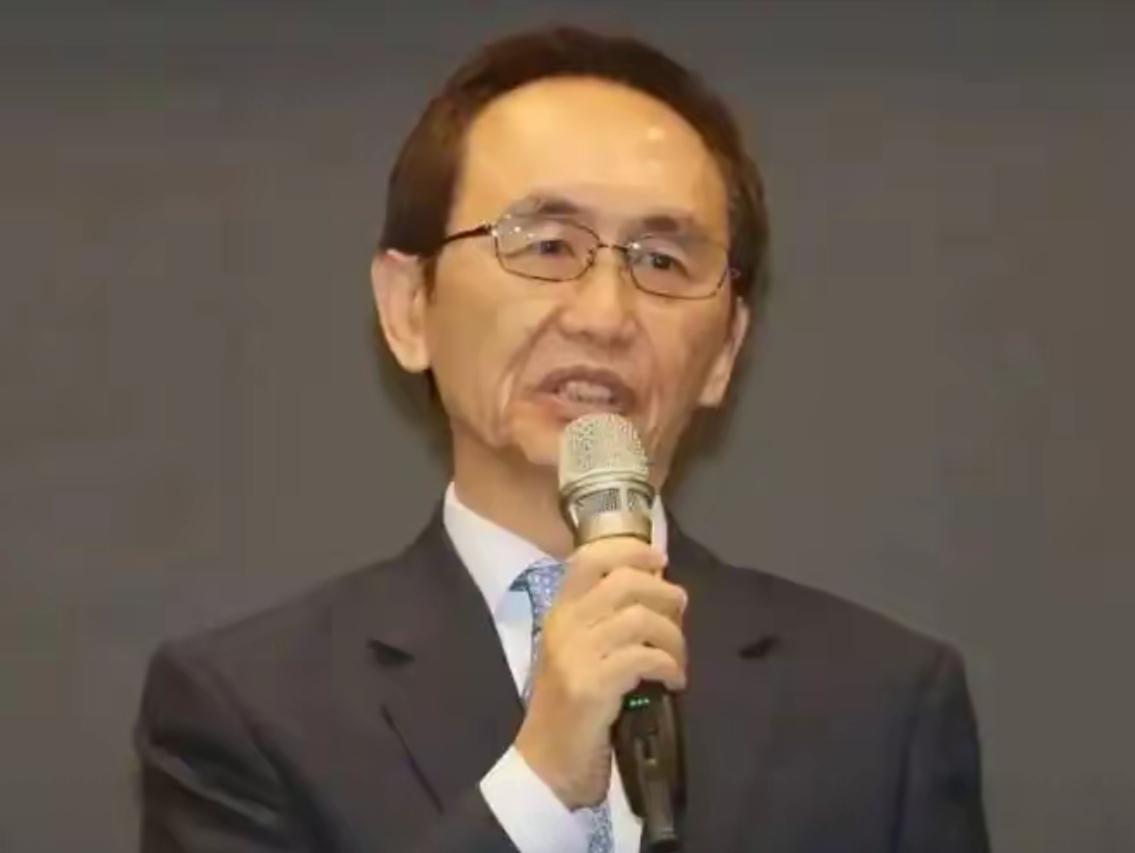 台湾尽出搞笑的人，喜欢说搞笑的话。比如，那个“美丽岛电子报”董事长吴子嘉，竟然批