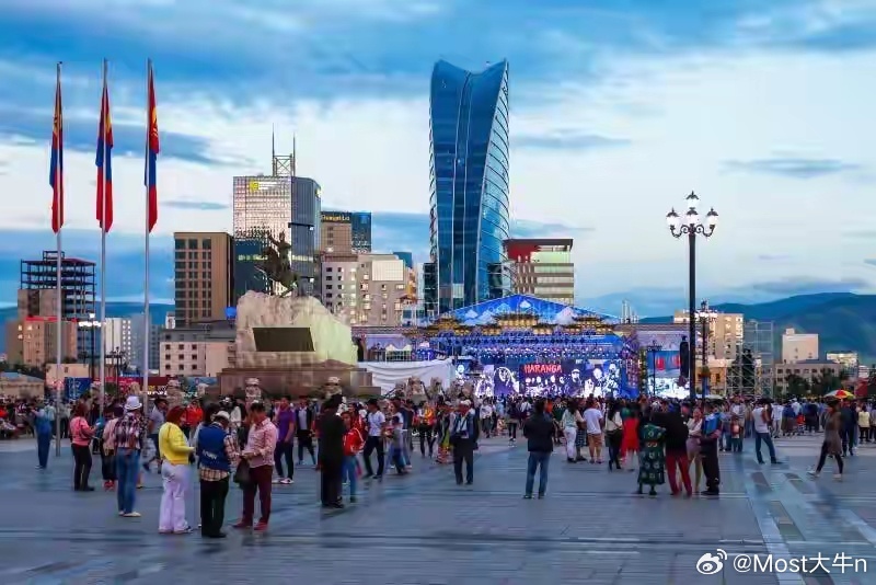 眼见到手鸭子要飞，蒙古国不敢再矜持，邀王毅到访，要拿下金饭碗日前，中国外交部官宣