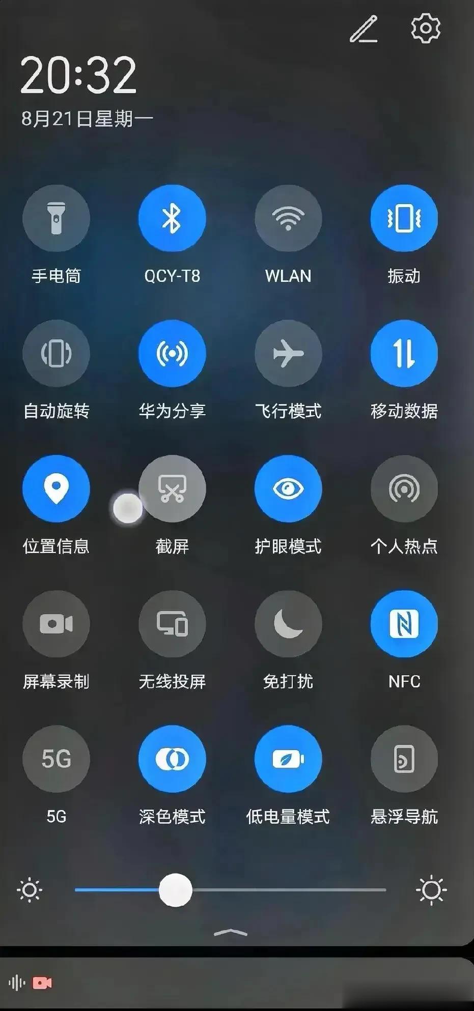我靠！手机被远程控制了！刚才看到有网友说自己的手机被人远程控制了，相册里面只留下