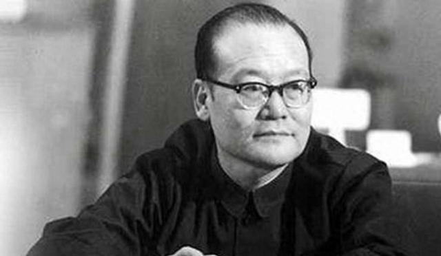 1981年，法国总统密特朗邀请贝聿铭，参与卢浮宫改造竞标，贝聿铭毫不客气地说：“