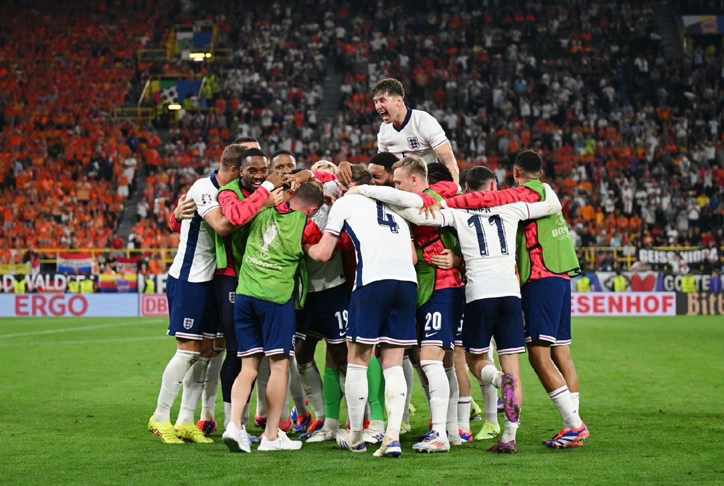 今天晚上欧洲杯跟美洲杯都是决赛了，真快作业来了，西班牙vs英格兰 直接方向 1-