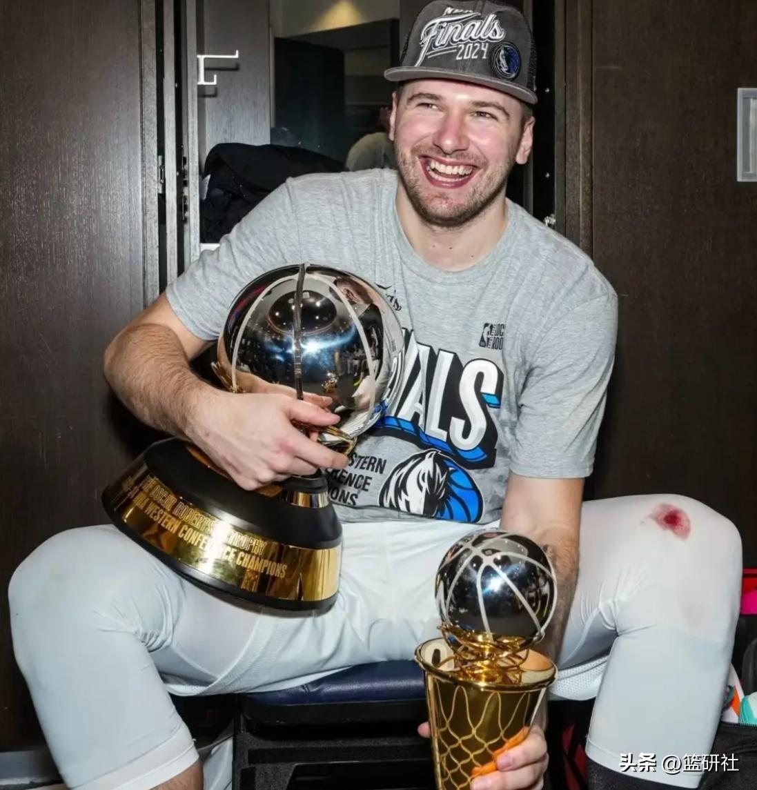 东契奇这表现就是18/19赛季的火箭登啊

过去5场场均41.8分6.6板5.4