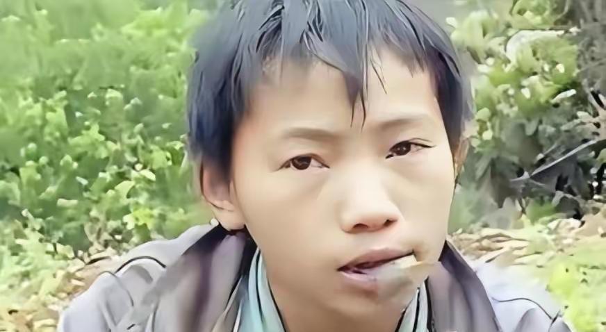 泪目！2000年出生在广西隆林的杨六斤，原本取名“六斤”是为求岁岁平安，可自20