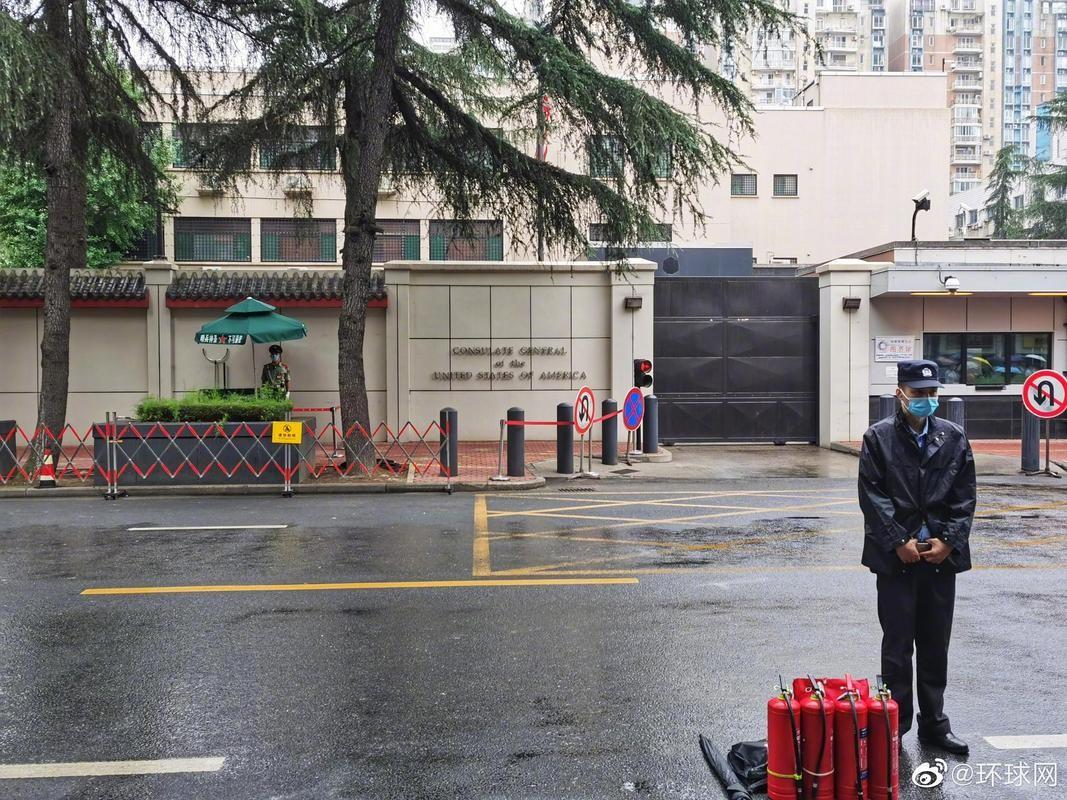 成都最近一下子成了热议中心。8月5日前后，以色列驻成都总领事韩嘉迪发布告别信，为