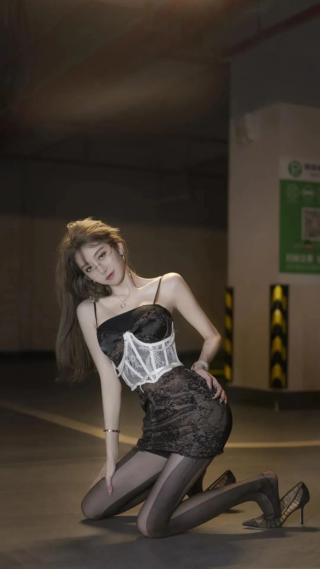 惊艳[爱慕]顶级风韵御姐！#分享下美女# #分享女性魅力照# 你觉得怎样？#分享