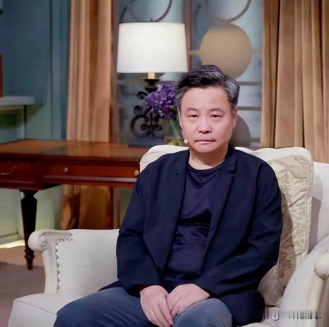 余华表示：人奋斗的目标，就是为了躺平！在他看来，要想躺平，你就得先奋斗，你的目标