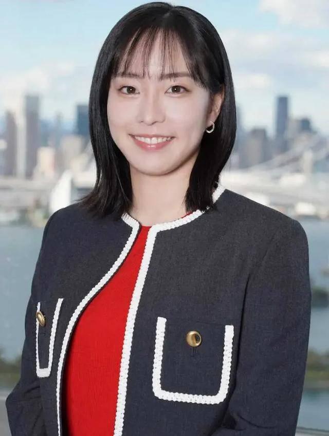 2025年5月，美国洛杉矶。道奇队球场，5万人。石川佳纯站在投手丘上，投出一颗好