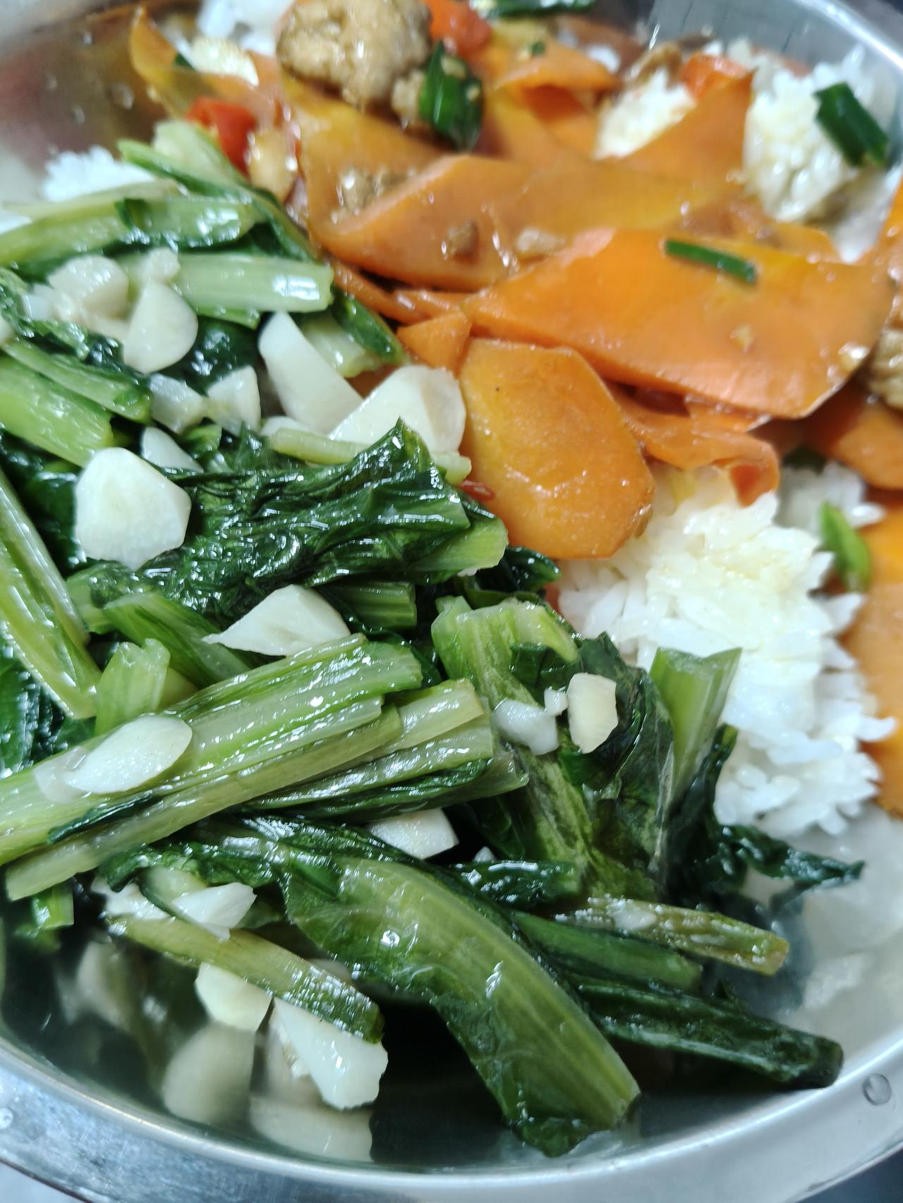 再好吃饭，只打一次！
我有一个习惯，无论饭菜多么好吃，只打一次，决不打笫二次，这